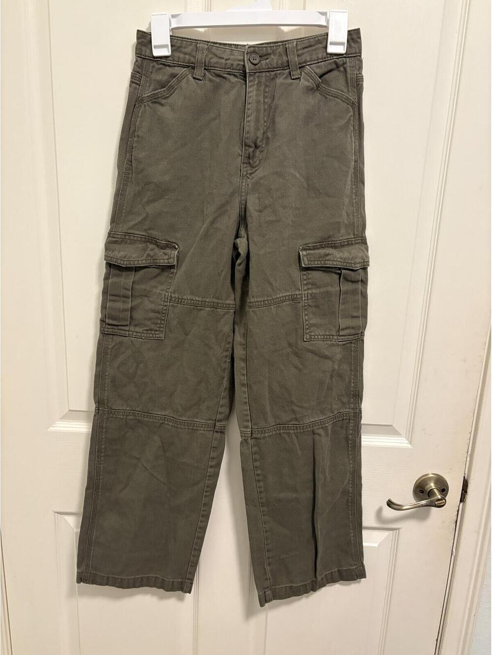 H&M Divided Olive Green Cargo Pants Size US 2